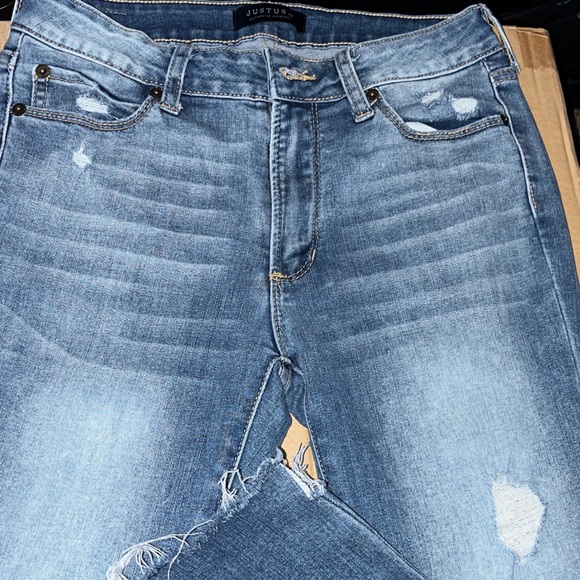 Justus Capris - Picture 1 of 1